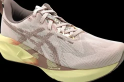 Asics Hardloopschoenen>Novablast 5 mineral beige/taupe grey