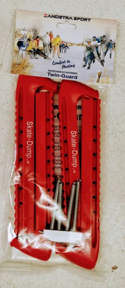 Zandstra Schaatsaccessoires|Schaatsbeschermers>Twinguard norenbeschermers rood